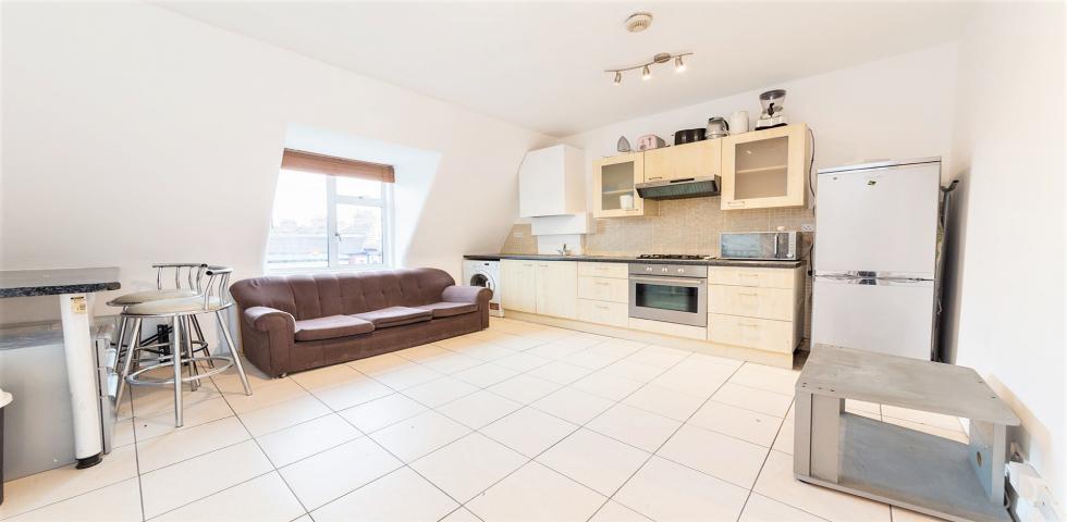 			2 Bedroom, 1 bath, 1 reception Flat			 High Road, DOLLIS HILL